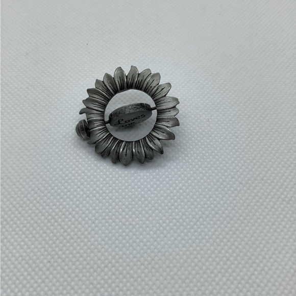 JJ Jonette Loves Me…Loves Me Not! Pin / Brooch - Picture 4 of 5